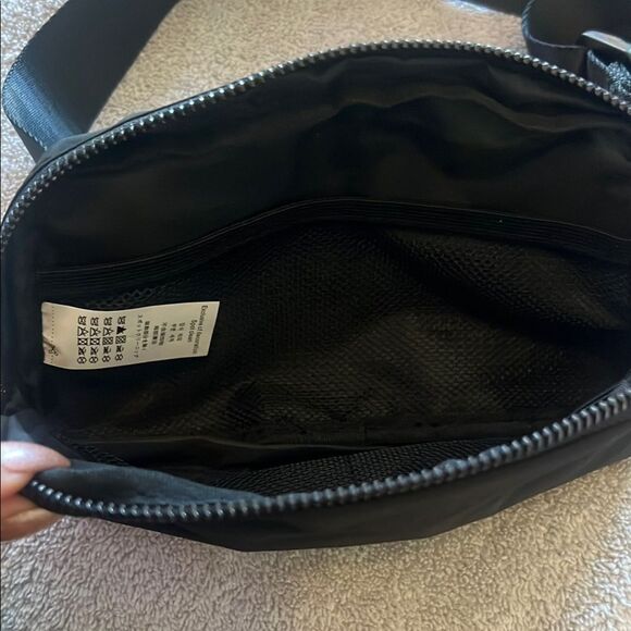 NEW Sleek Black Belt Bag with Adjustable Strap - Picture 3 of 5